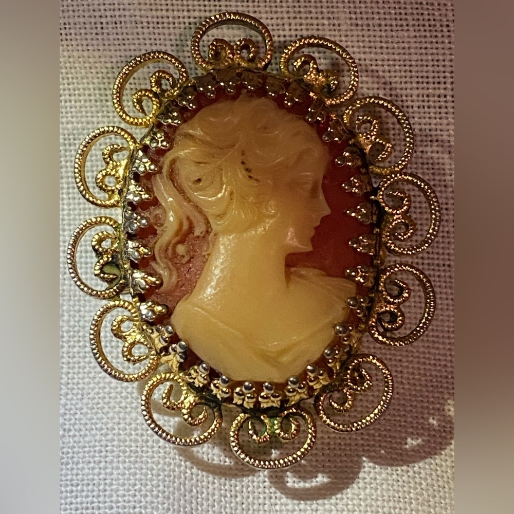 Vintage Signal Cameo Watch